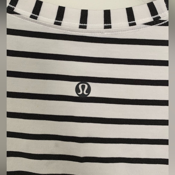 Lululemon Love Tee Black and White stripe size 6 EUC - Picture 3 of 5